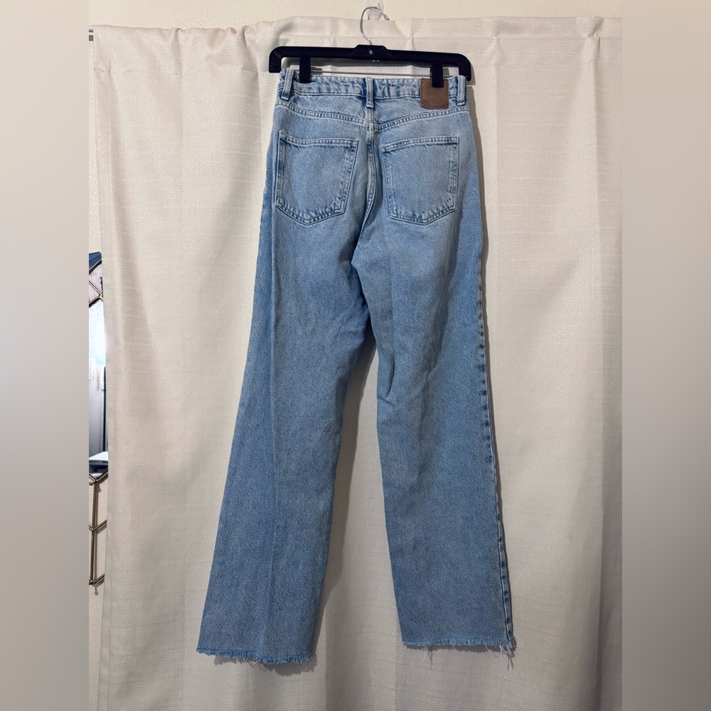 ZARA Women’s High Rise Straight Leg Jeans Light Wash Frayed Hem US 2 PreOwned - Picture 5 of 10